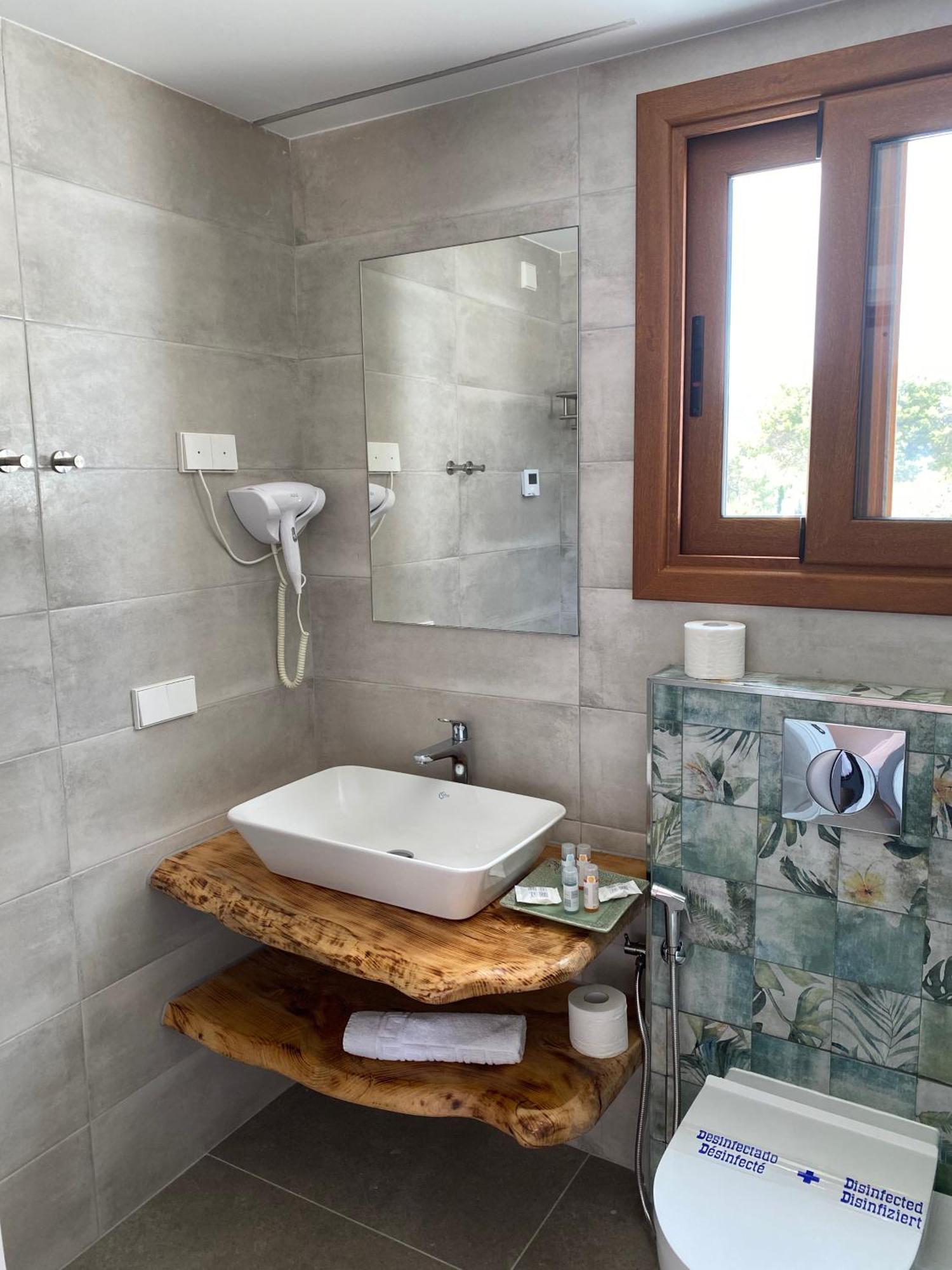 Hostal Restaurante Pou Des Lleo Sant Carles de Peralta Cameră foto